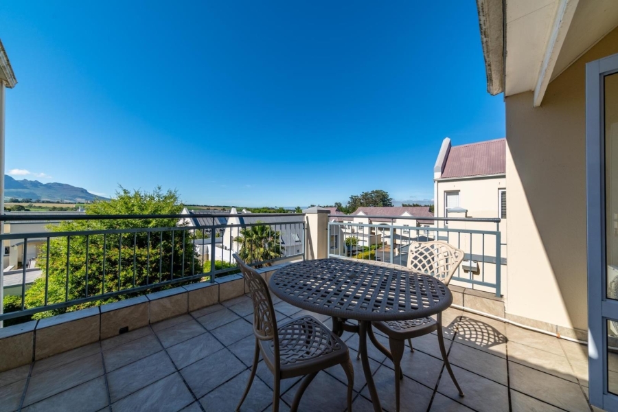 To Let 2 Bedroom Property for Rent in Onder Papegaaiberg Western Cape